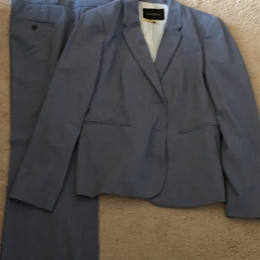 Banana republic suit like new 10/8